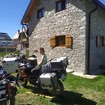 Apartament Prenociste B&m -